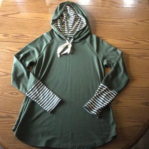 Women’s olive tunic hoodie NWT large boutique